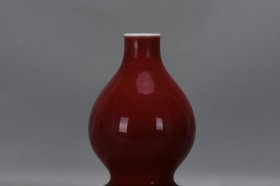 清，乾隆祭红葫芦瓶一个高16.5厘米，口径2厘米，肚径11厘米，底径5.5厘米。