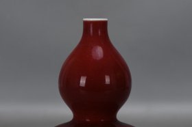 清，乾隆祭红葫芦瓶一个高16.5厘米，口径2厘米，肚径11厘米，底径5.5厘米。