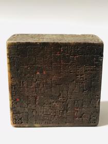 旧藏寿山石中六面印
尺寸：高:8宽：8厚：4cm
重量：640克