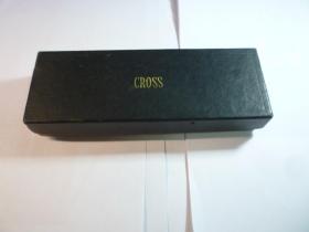 高仕（ CROSS）1/20 12KT GOLLD FILLED 收藏级包金原珠笔。笔根上镌刻大写英文字CROSS USA 1/20 12KT GOLLD FILLED .. 制作精美豪华，可以收藏......存原珠笔 笔芯纸盒 尺寸: 13 x 0.7 cm
