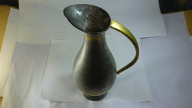 大马锡锡器花瓶... 纯锡制作，造型精美 尺寸 肚径12厘米，高度27.5厘米