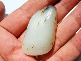 和田白玉金黄皮籽料原石4.9X2.7X1.8厘米36克