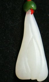 和田白玉洒金皮籽料兰花4X1.8X1.4厘米10克