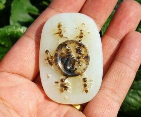 和田白玉黑油皮籽料亿万富翁5.6X3.9X2.9厘米70克