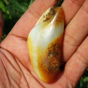 和田白玉黄沁老油皮籽料原石6.6X3.1X1.8厘米59克