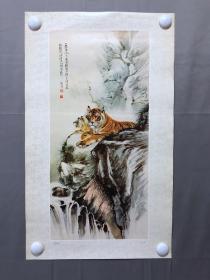 17419~画片【张泽】花鸟画，老虎-飞瀑卧虎，尺寸约为57*34厘米