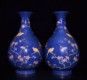 明宣德雪花蓝五彩花鸟纹玉壶春瓶一对，高39×23厘米