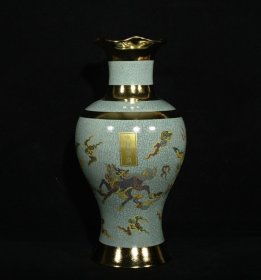 宋汝窑青龙寺御制款加彩描金麒麟龙纹花口梅瓶，高26.5×13厘米