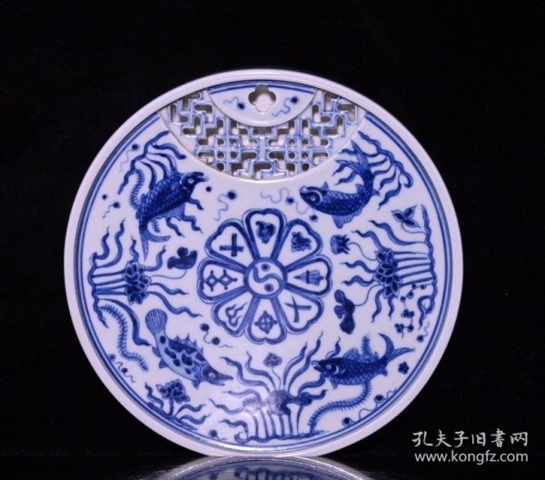 明成化青花鱼藻八宝纹茶盘，高2.5×17.8厘米