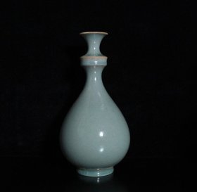 宋汝窑赏瓶，高28×14厘米