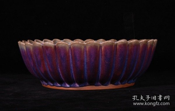 宋钧窑窑变釉花瓣洗，高7.6×22.6厘米