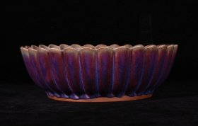 宋钧窑窑变釉花瓣洗，高7.6×22.6厘米