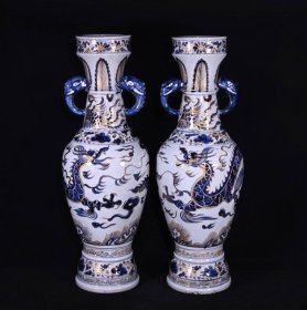 元青花龙纹描金象耳瓶，高65×22厘米