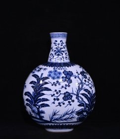 明宣德青花松竹梅纹扁瓶，高31.5×22.5厘米