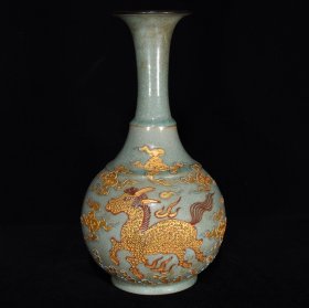 汝窑沥粉瑞兽纹瓶，27×15，价格:720