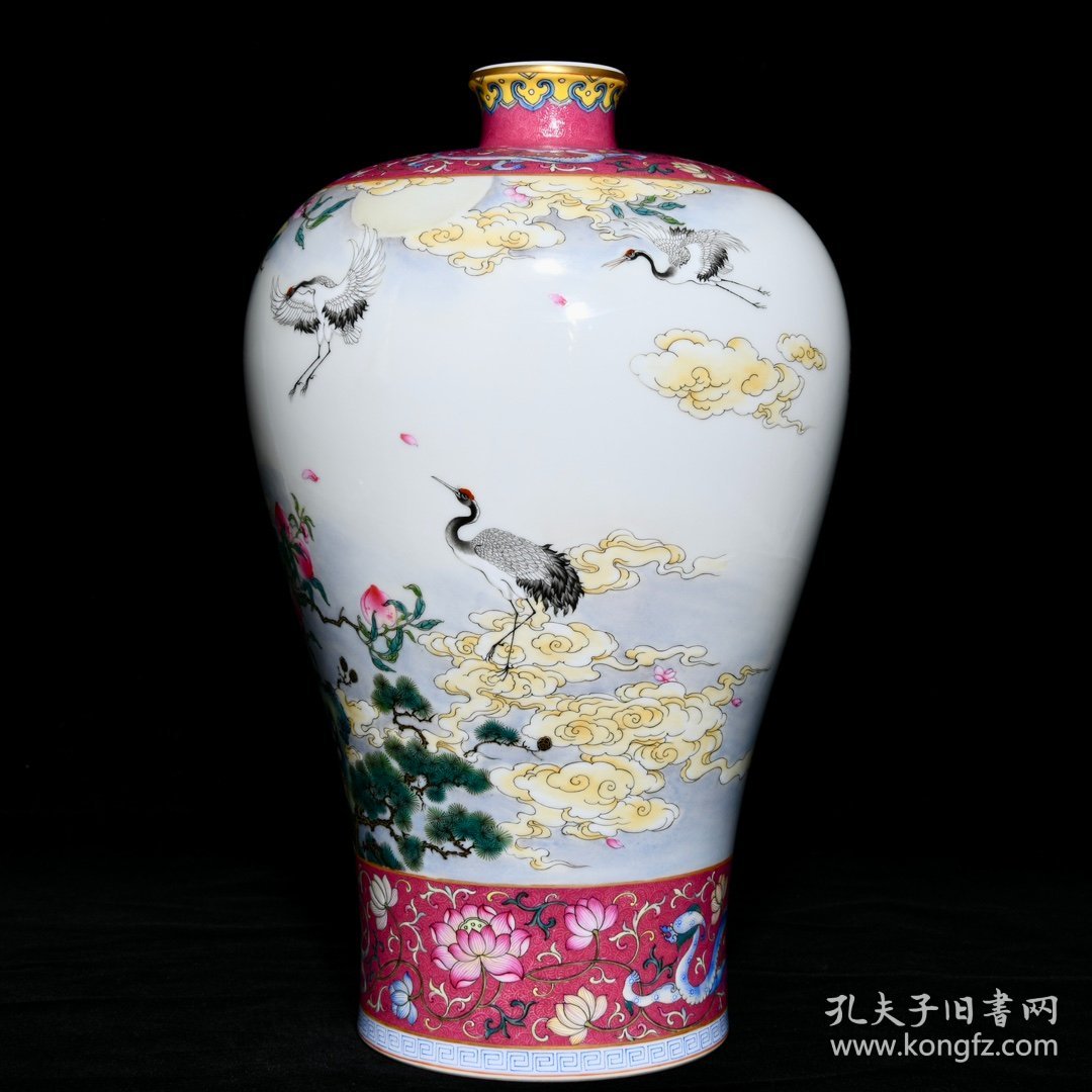 清雍正珐琅彩胭脂红轧道六合同春图梅瓶，高31.3cm直径20cm，¥8450