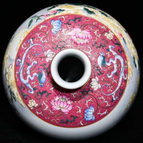 清雍正珐琅彩胭脂红轧道六合同春图梅瓶，高31.3cm直径20cm，¥8450