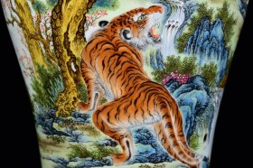 清雍正年粉彩狮虎斗纹梅瓶31*18m6300¥