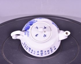 价格1920元 一九六四年陶青老人竹溪王步绘青花牡丹花纹酒壶茶壶 高10径17厘米1