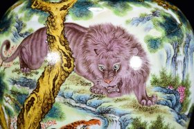 清雍正年粉彩狮虎斗纹梅瓶31*18m6300¥