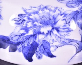 价格1920元 一九六四年陶青老人竹溪王步绘青花牡丹花纹酒壶茶壶 高10径17厘米1