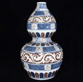 明宣德青花釉里红缠枝花卉纹葫芦瓶，32.5×19，价格:720