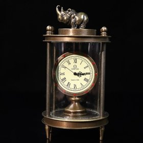 国外回流机械铜四柱表，长6.5厘米宽6.5厘米高14厘米，重310克，价格220元，代理加价，运费自理！（精品）