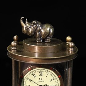 国外回流机械铜四柱表，长6.5厘米宽6.5厘米高14厘米，重310克，价格220元，代理加价，运费自理！（精品）