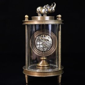 国外回流机械铜四柱表，长6.5厘米宽6.5厘米高14厘米，重310克，价格220元，代理加价，运费自理！（精品）