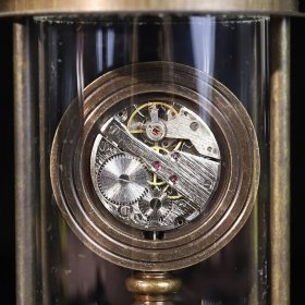 国外回流机械铜四柱表，长6.5厘米宽6.5厘米高14厘米，重310克，价格220元，代理加价，运费自理！（精品）