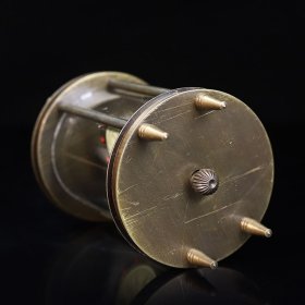 国外回流机械铜四柱表，长6.5厘米宽6.5厘米高14厘米，重310克，价格220元，代理加价，运费自理！（精品）