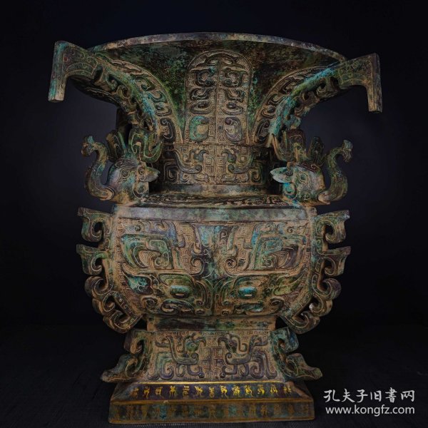 商周青铜——高浮雕四象尊—— 高:66厘米——宽:59厘米—— 重:48.5公斤—— 26400