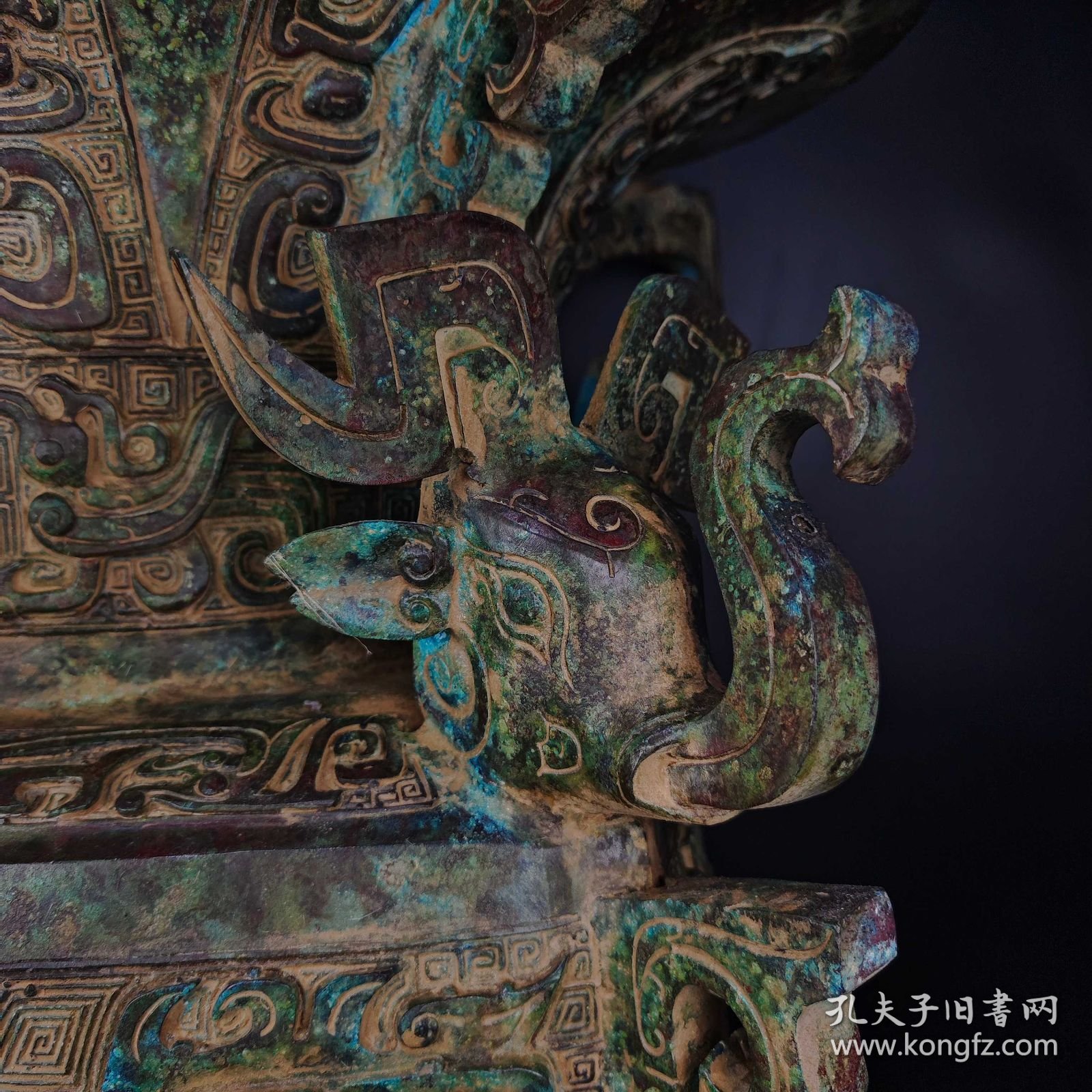 商周青铜——高浮雕四象尊—— 高:66厘米——宽:59厘米—— 重:48.5公斤—— 26400