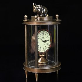 国外回流机械铜四柱表，长6.5厘米宽6.5厘米高14厘米，重310克，价格220元，代理加价，运费自理！（精品）