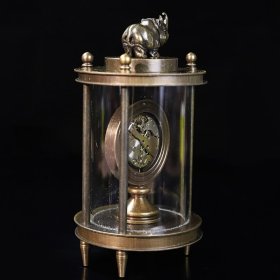 国外回流机械铜四柱表，长6.5厘米宽6.5厘米高14厘米，重310克，价格220元，代理加价，运费自理！（精品）