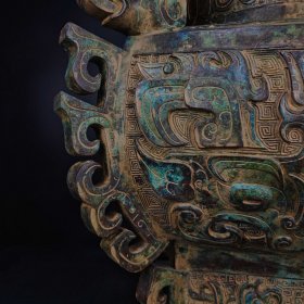 商周青铜——高浮雕四象尊—— 高:66厘米——宽:59厘米—— 重:48.5公斤—— 26400