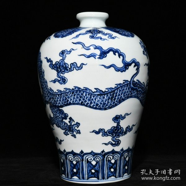 明宣德青花龙纹梅瓶