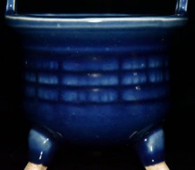 元代霁蓝雕刻香炉