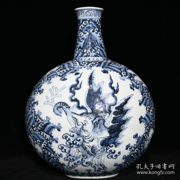 明宣德青花海怪纹扁瓶