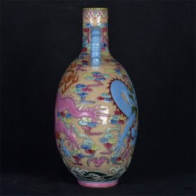 大清乾隆年制粉彩浮雕龙纹双耳抱月瓶