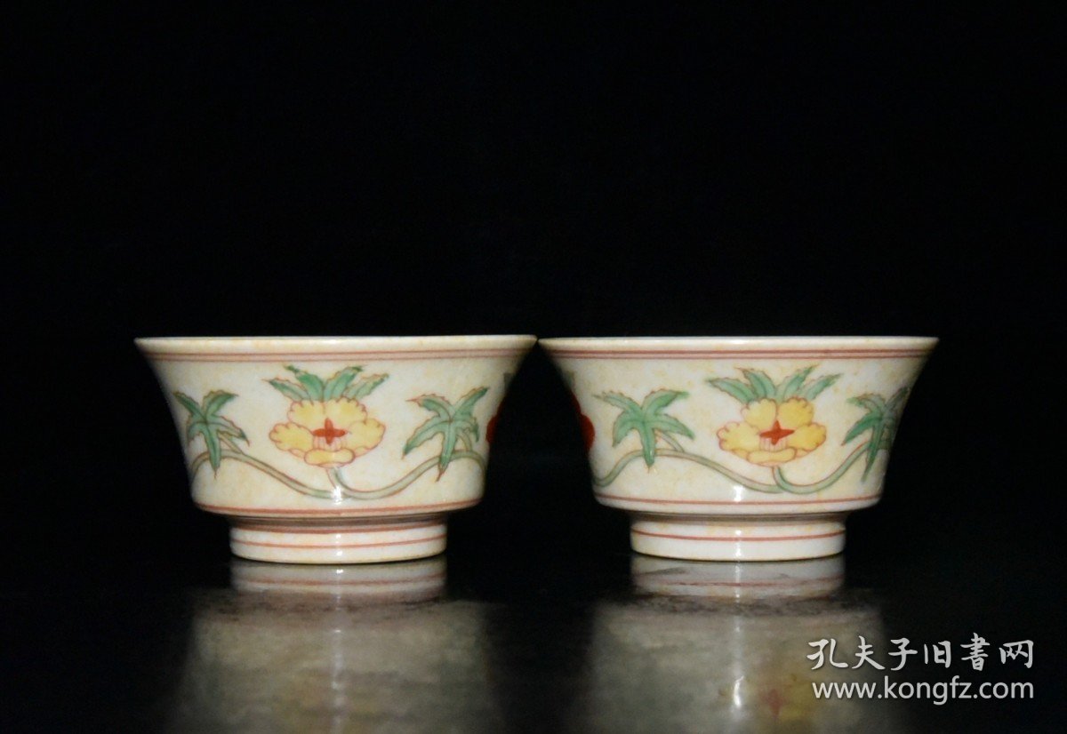 明代成化红胎五彩秋葵纹杯一对