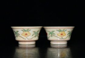 明代成化红胎五彩秋葵纹杯一对