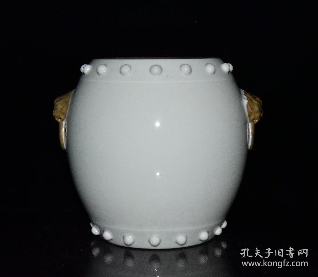 清代白瓷描金点珠兽头罐