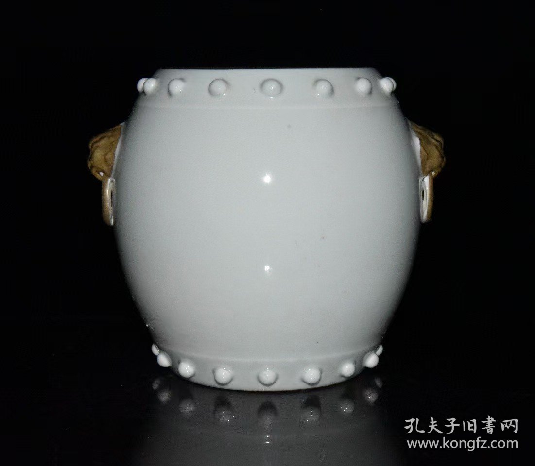 清代白瓷描金点珠兽头罐