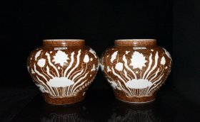 明代永乐黄釉留白雕刻鱼草纹罐一对