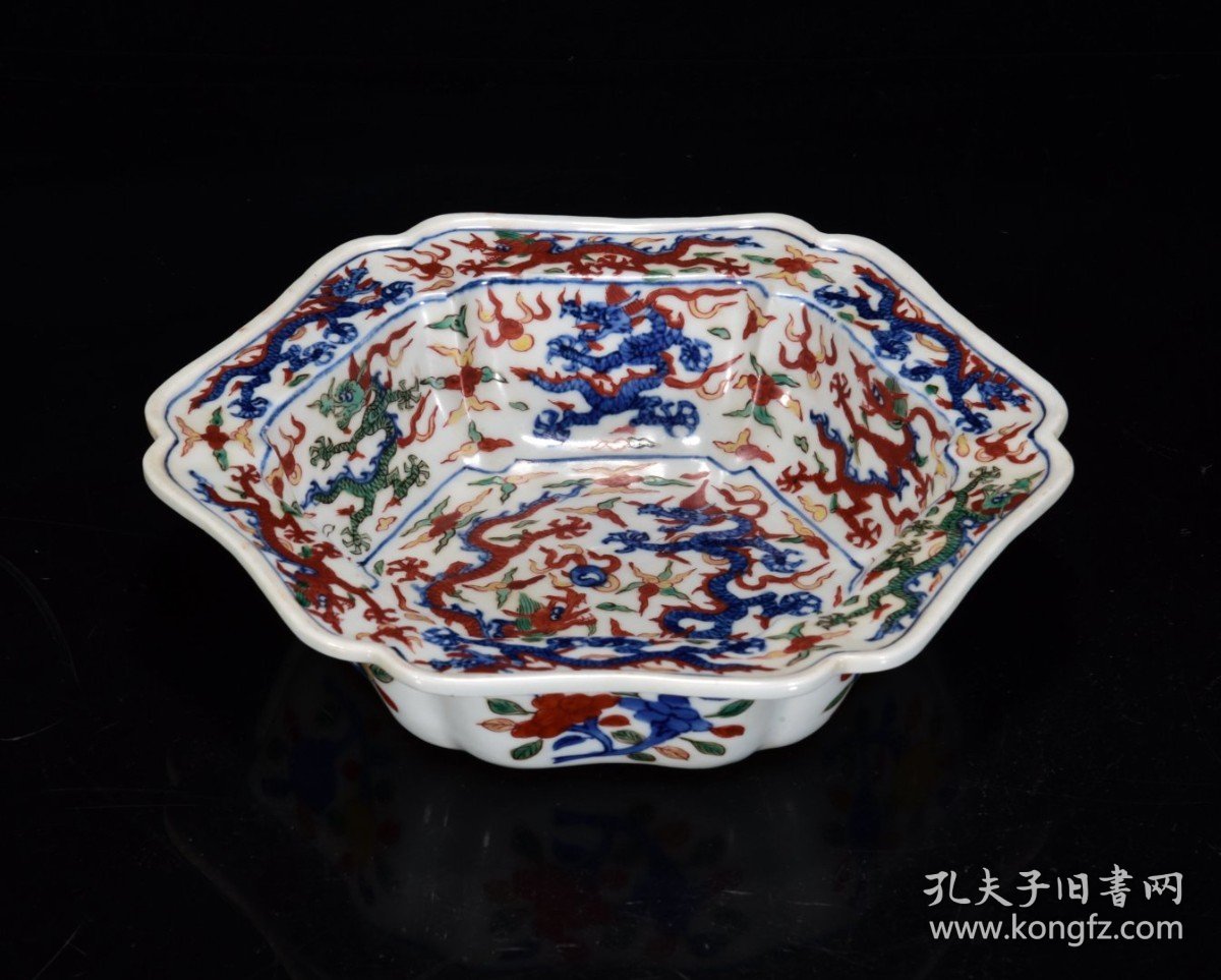 点击查看原图 明万历年五彩龙纹六方盆
