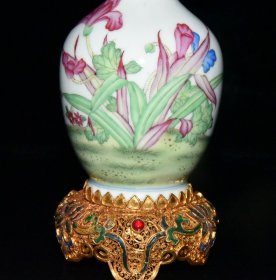 清代乾隆珐琅彩镶铜虞美人贯耳瓶一对