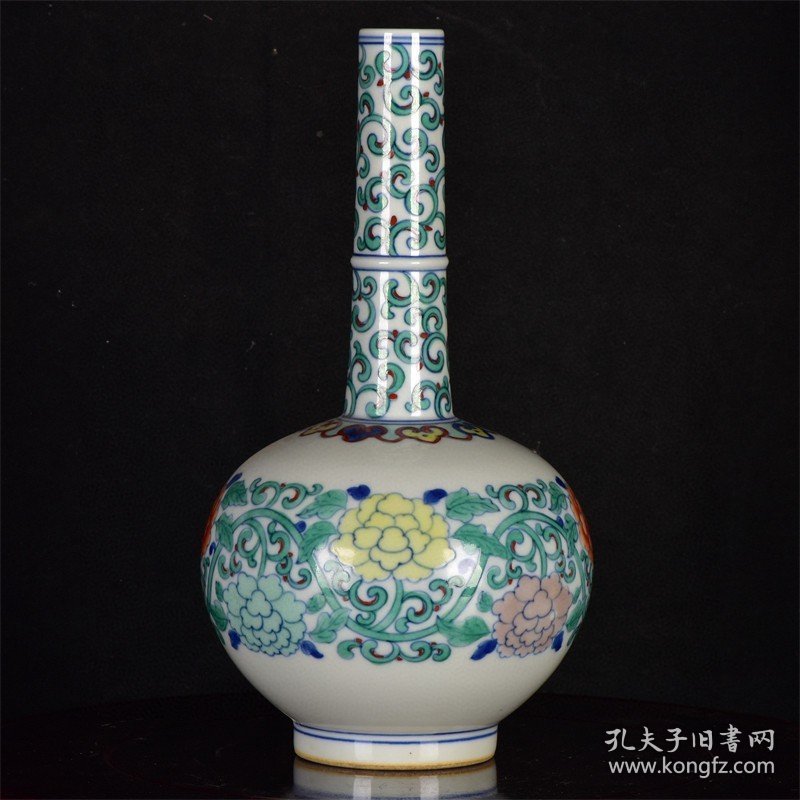 大清雍正年制斗彩缠枝花卉纹长颈瓶