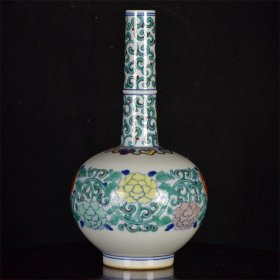大清雍正年制斗彩缠枝花卉纹长颈瓶