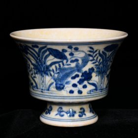 明成化青花鱼藻纹高脚杯